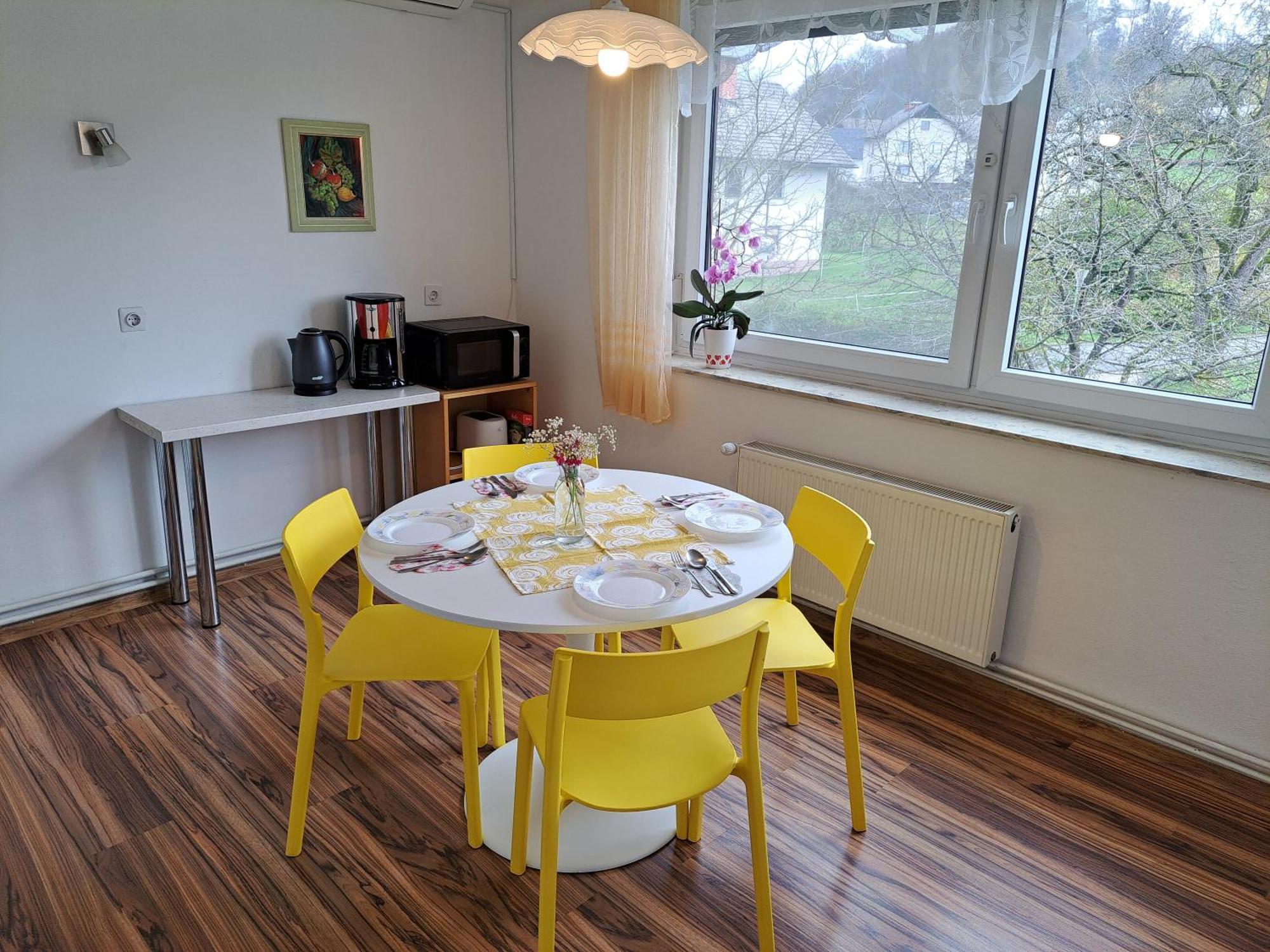 Apartments Bukor With Seasonal Pool Lukovica pri Domžalah المظهر الخارجي الصورة